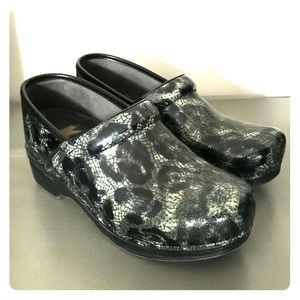 Dansko women’s pro XP size 40 (9.5-10)
